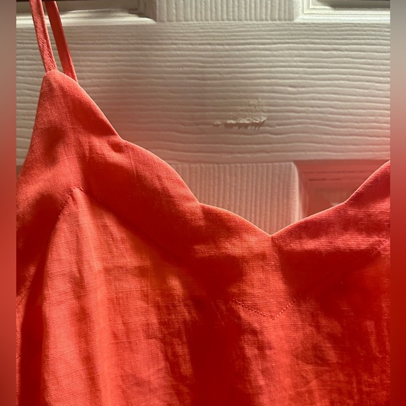 Neon Coral Scallop Hem V-Neck Tank - Picture 4 of 5